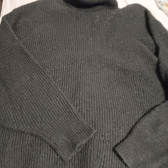 Divided By H&M Black Turtleneck Sweater Size Small - Picture 2 of 4